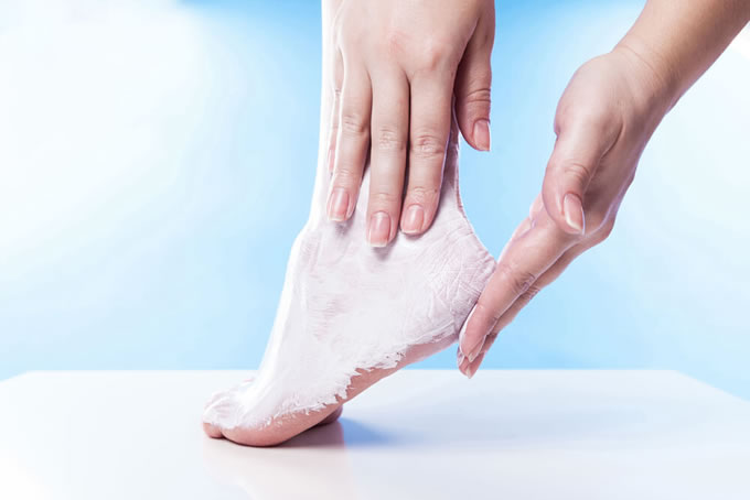 5 dicas para prevenir rachaduras nos pés